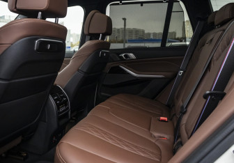 Подержанный автомобиль BMW X5 2023 года (15 фото)