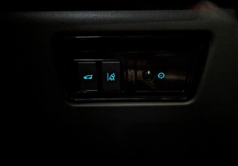 Подержанный автомобиль Jaguar F-Pace 2016 года (30 фото)