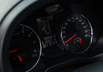 Подержанный автомобиль Nissan X-Trail 2011 года (9 фото)