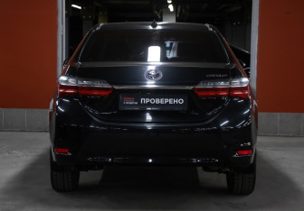 Подержанный автомобиль Toyota Corolla Sedan 2017 года (6 фото)