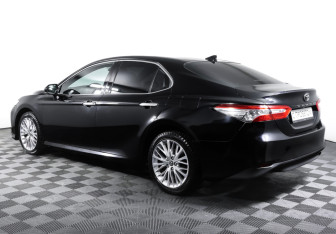 Подержанный автомобиль Toyota Camry Sedan 2019 года (7 фото)