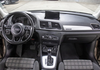 Подержанный автомобиль Audi Q3 2016 года (15 фото)