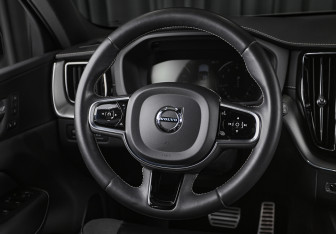 Подержанный автомобиль Volvo XC60 2020 года (13 фото)