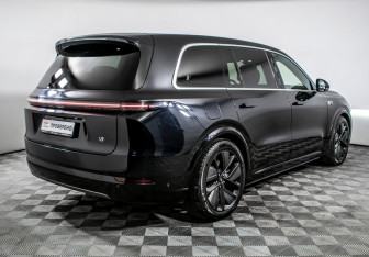 Подержанный автомобиль LiXiang L9 2023 года (5 фото)