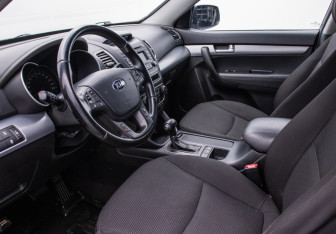 Подержанный автомобиль Kia Sorento 2014 года (10 фото)