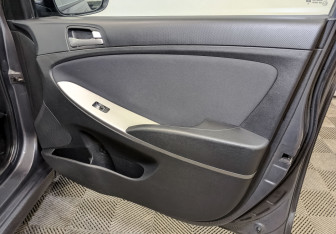 Подержанный автомобиль Hyundai Solaris Sedan 2015 года (23 фото)