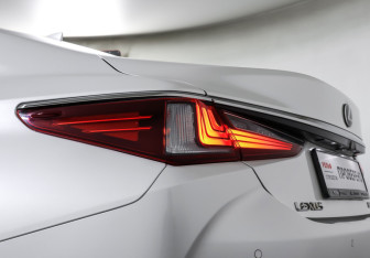Подержанный автомобиль Lexus ES 2020 года (23 фото)