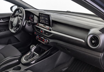 Подержанный автомобиль Kia Cerato Sedan 2022 года (13 фото)