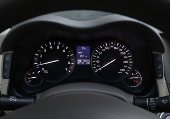 Подержанный автомобиль Infiniti M Sedan 2010 года (12 фото)