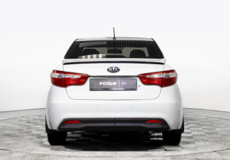Подержанный автомобиль Kia Rio Sedan 2013 года (6 фото)