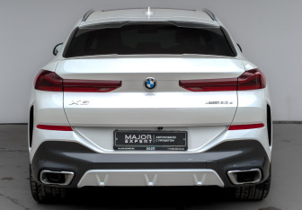Подержанный автомобиль BMW X6 2022 года (6 фото)