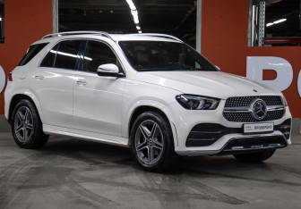 Подержанный автомобиль Mercedes-Benz GLE 2021 года (3 фото)