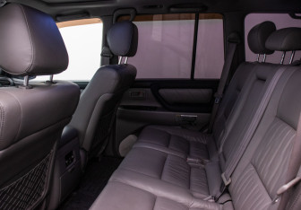 Подержанный автомобиль Toyota Land Cruiser Suv 2006 года (11 фото)