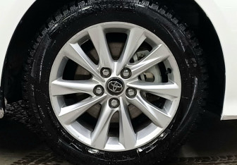 Подержанный автомобиль Toyota Corolla Hatchback 2023 года (9 фото)