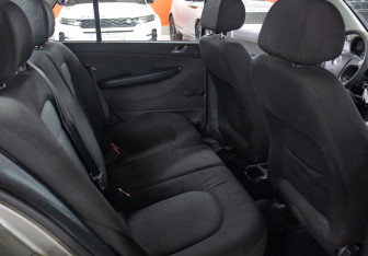 Подержанный автомобиль Skoda Fabia Sedan 2007 года (12 фото)