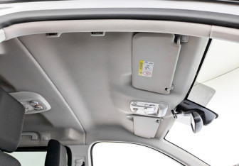 Подержанный автомобиль Peugeot Traveller 2021 года (23 фото)