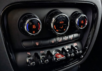 Подержанный автомобиль MINI Clubman Wagon 2019 года (25 фото)