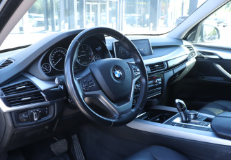 Подержанный автомобиль BMW X5 2017 года (12 фото)
