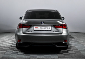 Подержанный автомобиль Lexus IS Sedan 2013 года (6 фото)