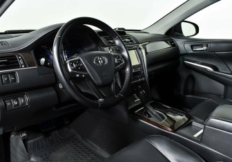 Подержанный автомобиль Toyota Camry Sedan 2016 года (10 фото)