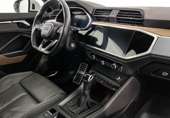 Подержанный автомобиль Audi Q3 2019 года (9 фото)