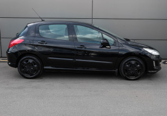 Подержанный автомобиль Peugeot 308 Hatchback 2010 года (4 фото)