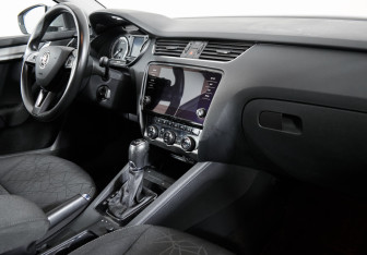 Подержанный автомобиль Skoda Octavia Liftback 2019 года (9 фото)