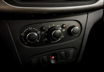 Подержанный автомобиль Renault Logan Sedan 2021 года (16 фото)