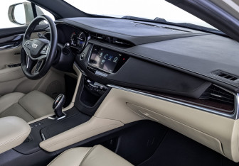 Подержанный автомобиль Cadillac XT5 2016 года (13 фото)
