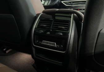 Подержанный автомобиль BMW X5 2024 года (27 фото)