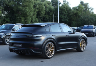 Подержанный автомобиль Porsche Cayenne 2021 года (5 фото)