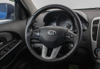 Подержанный автомобиль Kia Ceed Wagon 2011 года (15 фото)