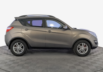 Подержанный автомобиль Changan CS35 2015 года (4 фото)