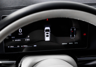 Подержанный автомобиль Voyah Dream 2025 года (11 фото)