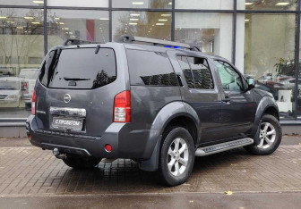 Подержанный автомобиль Nissan Pathfinder 2012 года (8 фото)