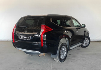 Подержанный автомобиль Mitsubishi Pajero Sport 2017 года (5 фото)