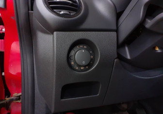 Подержанный автомобиль Opel Corsa 2008 года (15 фото)