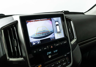 Подержанный автомобиль Toyota Land Cruiser Suv 2015 года (11 фото)