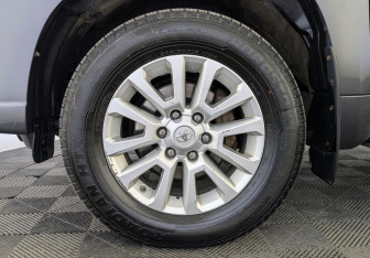 Подержанный автомобиль Toyota Land Cruiser Prado 2014 года (12 фото)