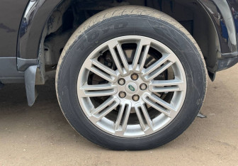 Подержанный автомобиль Land Rover Discovery 2011 года (15 фото)