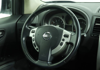 Подержанный автомобиль Nissan X-Trail 2010 года (15 фото)