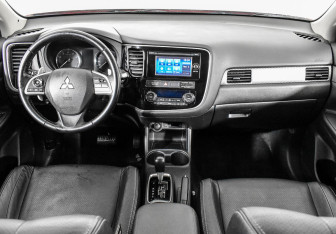 Подержанный автомобиль Mitsubishi Outlander 2014 года (7 фото)