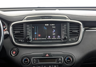 Подержанный автомобиль Kia Sorento 2018 года (17 фото)