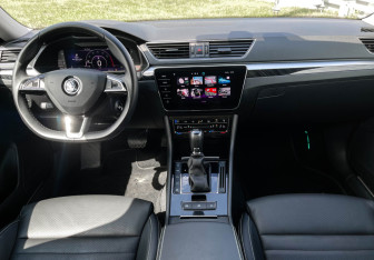 Подержанный автомобиль Skoda Superb Liftback 2025 года (12 фото)