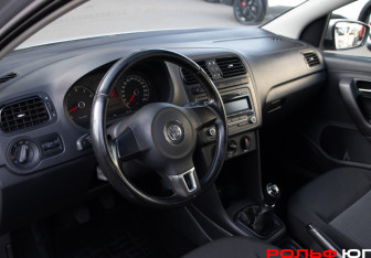 Подержанный автомобиль Volkswagen Polo Sedan 2012 года (10 фото)