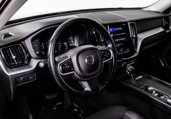 Подержанный автомобиль Volvo XC60 2018 года (12 фото)