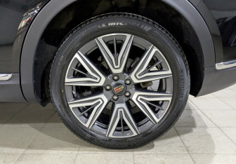 Подержанный автомобиль Hongqi HS5 2024 года (12 фото)
