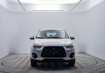 Подержанный автомобиль Mitsubishi ASX 2013 года (2 фото)
