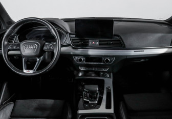 Подержанный автомобиль Audi Q5 2021 года (12 фото)