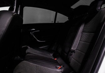 Подержанный автомобиль Opel Insignia Sedan 2010 года (12 фото)